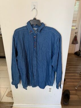 NWT CAPACITY Denim Button-Up Shirt in Medium Blue vintage fall shirt